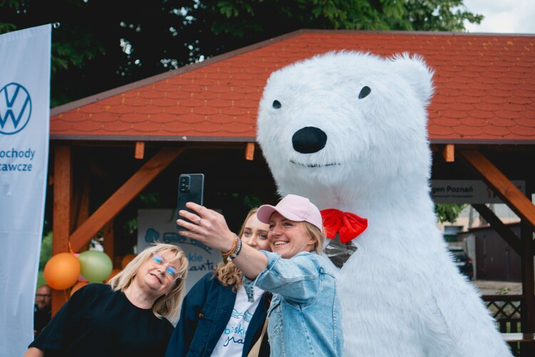 „Niebieskie granty” łączą pokolenia i zmieniają otoczenie.  